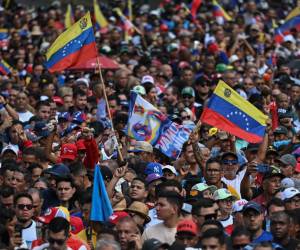 Los partidarios del presidente venezolano, Nicolás Maduro, participan en una manifestación que se dirige al palacio presidencial de Miraflores, en Caracas, el 30 de julio de 2024.