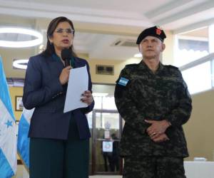 Junto al jefe de las Fuerzas Armadas, Roosevelt Hernández, Moncada recibió a la embajadora de Estados Unidos, Laura Dogu.