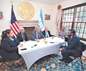 EL HERALDO durante la entrevista con los senadores Durbin, Merkley, Welch y Butler, y la congresista Ramírez.