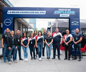 Colaboradores de GrupoQ presentes en el lanzamiento de la campaña “Precio de Empleado”.