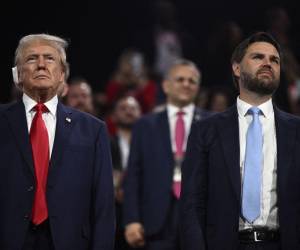 El senador estadounidense J.D. Vance fue elegido por Donald Trump como su compañero de fórmula para llegar a la presidencia de Estados Unidos. El originario de Ohio fue un feroz crítico del expresidente a quien describió como “idiota” y “dañino”, llegando a preocuparse de que el magnate pudiera ser “el Hitler de Estados Unidos”.