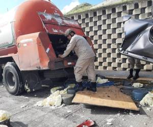 En el lugar se tuvo que controlar una fuga de gas que amenazaba la zona.