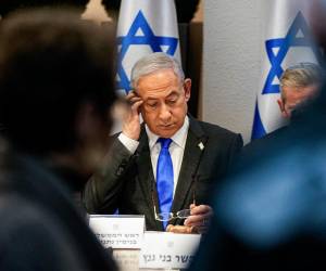 El primer ministro de Israel, Benjamin Netanyahu, preside una reunión de gabinete en la base militar de Kirya, que alberga el Ministerio de Defensa israelí.