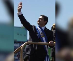 Conspirar para el tráfico de drogas y el uso de armas de fuego, además de portar armamento ilegal, fue condenado el expresidente de Honduras, Juan Orlando Hernández.