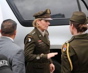 La general Richardson, quien no hizo declaraciones a la prensa, se reunió este viernes con Xiomara Castro en Casa Presidencial, acompañada de la embajadora estadounidense, Laura F. Dogu.