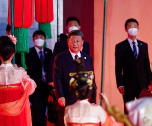 El presidente de China, Xi Jinping, llega a la ceremonia de bienvenida de la cumbre China-Asia Central en Xian, provincia de Shaanxi, el 18 de mayo de 2023.