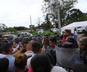 Las autoridades atendieron a los parientes de las mujeres que perdieron la vida en el interior de la Penitenciaría Nacional Femenina de Adaptación Social (PNFAS).