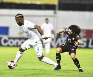 Jorge Benguché ganó el pulso y salió como atacante para Honduras ante México.