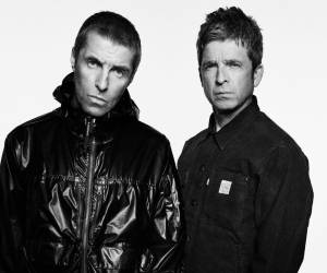 Los músicos y hermanos británicos Noel y Liam Gallagher han dejado atrás un distanciamiento de 15 años al anunciar hoy el reencuentro de su banda de brit pop Oasis, que formaron en 1991 en su natal Mánchester, con 14 actuaciones en 2025. A continuación, los detalles.