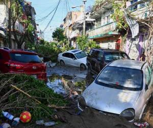 Así lucen algunas calles de Acapulco, totalmente destruidas por el paso de Otis.