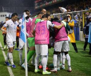 Así celebrara la Selección Nacional el segundo gol de Luis Palma.