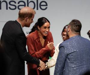 Los duques de Sussex empiezan su primera visita a Colombia centrada en ciberacoso y niñez.