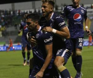 EL argentino Lucas Campana volvió a anotar con la camisa azul profundo.