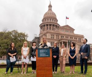 Cinco mujeres de Texas a las que se les negaron abortos a pesar de complicaciones graves demandaron al estado conservador de EE. UU.