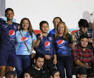 Desde muy temprano los aficionados de las Águilas del Motagua y de los Potros de Olancho comenzaron a llegar al Estadio Nacional para ver el duelo entre ambos equipos de la Liga Nacional. Estas son las imágenes del ambiente previo de las personas que ya se encuentran disfrutando del partido