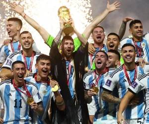 Salió campeón con Argentina en la Copa del Mundo en Qatar 2022.