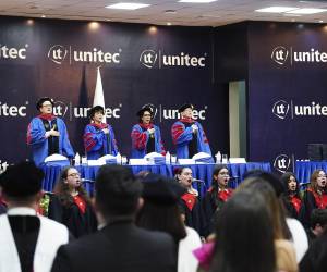 Autoridades de CEUTEC e invitados especiales realizaron la última ceremonia de graduación de 2024.