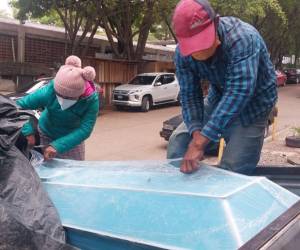 Los familiares llegaron a la morgue del Ministerio Público para retirar los restos de Artemio Antonio Vázquez.