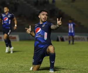 El Pistolero Auzmendi ha tenido una gran noche y ya marcó su segundo hat-trick con el Azul Profundo.