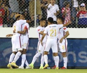 Olimpia comenzó ganando el partido con una anotación de Jerry Bengtson.