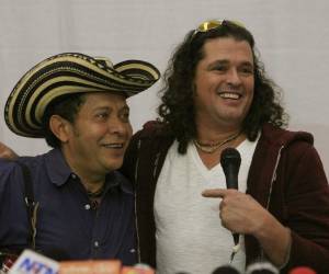 Carlos Vives dice que ha llorado mucho a Egidio Cuadrado, y que para él ha sido duro desenterrar todos esos recuerdos de tres décadas de amistad.