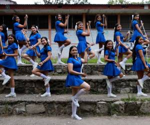 16 chicas del Instituto Saúl Zelaya Jiménez ensayan a diario para representar a su colegio en los desfiles del 15 de septiembre en el marco de la celebración del 203 aniversario de independencia.