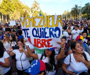 Los venezolanos, que residen en diferentes partes de Honduras, realizaron protestas de manera simultánea para rechazar el triunfo de Maduro.