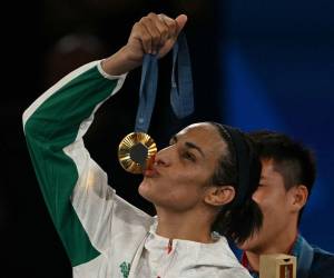 Imane Khelif derrotó por decisión unánime a su rival de China, Yan Liu, en la categoría de peso de 66 kilogramos.