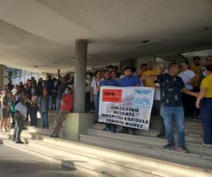 Ante los rumores del despido del director Herbert López, los manifestantes afirmaron respaldar su gestión.