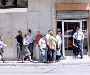 Los bancos trabajarán hasta el miércoles en horas de la tarde y permanecerán cerrados de jueves a domingo.