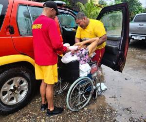 Los cuerpos de socorro han realizado al menos 90 rescates en los departamentos de Atlántida, Yoro, Colón y Gracias a Dios.