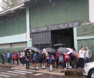 Un estudiante del Instituto España Jesús Milla Selva murió de forma violenta hace unos días en una zona cercana al colegio, las autoridades investigan el crimen.