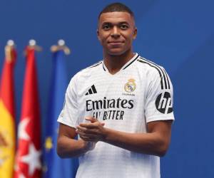 Kylian Mbappé firmó un contrato por cinco años con el Real Madrid.