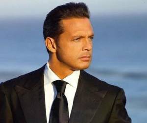 La vida de Luis Miguel ha estado en el ojo público desde que se lanzó al estrellato a los 14 años.