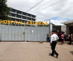 Fachada externa del Hospital Escuela, ubicado sobre el bulevar Suyapa de Tegucigalpa.