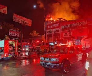 Los vecinos y los bomberos temían que el fuego se expandiera a unos 50 viviendas del sector 10 del Hato de Enmedio en la capital