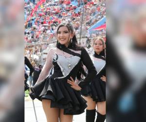 Rachell Carrasco se convirtió en la estudiante que más destacó del cuadro de palillonas del Instituto Adriana de Valerio. Aquí las imágenes de su participación.