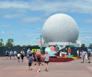 Al menos dos días permanecerán cerrados los parques de Disney en Florida.