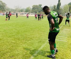 El Marathón estuvo entrenando en la cancha de la Escuela Freedom.