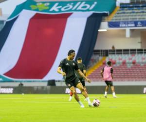 Los equipos ya calientan en San José.