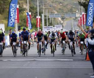 Dentro de solo minutos sonará el pistoletazo de salida y los Élite, la categoría estrella, levantarán el telón a la duodécima edición de la Vuelta Ciclística de Diario EL HERALDO.