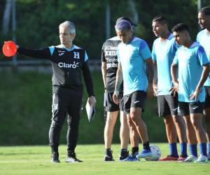 A una semana del decisivo primer partido de cuartos de final de Liga de Naciones de Concacaf ante México, la Selección de Honduras entrenó este viernes en el Centro de Alto Rendimiento (CAR) del Olimpia con la presencia de legionarios, quienes tienen en la mira el duelo del próximo viernes en el estadio Chelato Uclés.