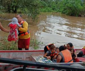 La tormenta tropical Sara golpeó con fuerza a Honduras por al menos cuatro días, dejando destrucción y miles de familias afectadas.