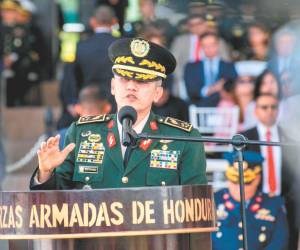 Roosevelt Hernández, jefe de las Fuerzas Armadas, brindó un discurso a favor de la aprobación de la Ley de Justicia Tributaria, algo que generó críticas por su postura.