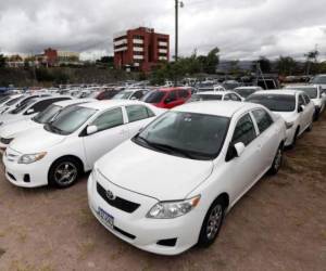 Muchos vehículos que prestan el servicio de taxi VIP han sido decomisados.