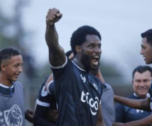 Dabirson Castillo celebró con euforia su gol.