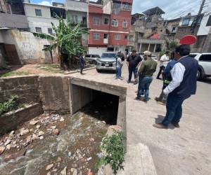 Debido a las fuertes lluvias, que se han reportado en este invierno, se ha dañado una de las cajas puentes que hay en este sector.