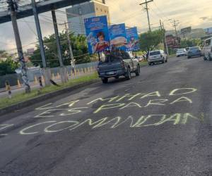 ”La mitad es para el comandante”, la frase escrita en el bulevar FF AA.