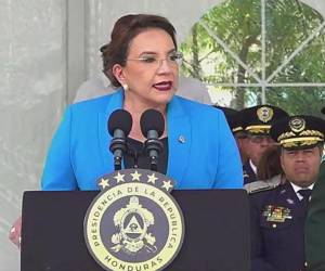 La presidenta Xiomara Castro estuvo presente en la ceremonia de ascensos de la Policía Nacional.