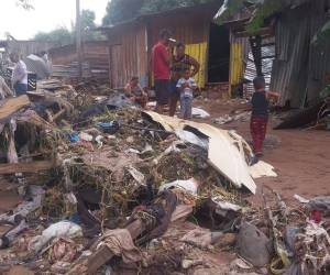 Un ambiente de completa desolación viven los pobladores de un sector de la colonia Las Brisas tras las crecida del Río Choluteca.